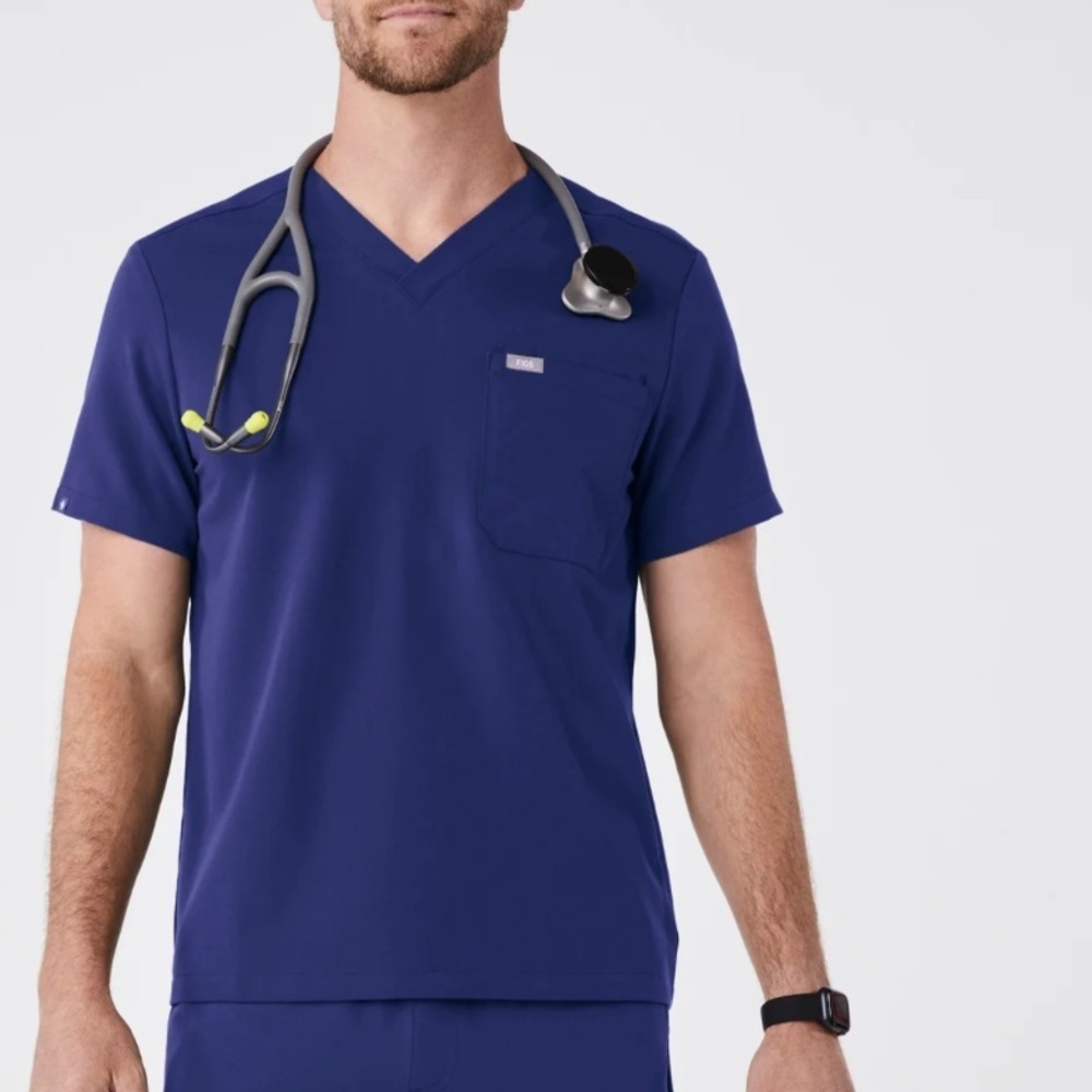 Figs leon three pocket scrub top blue top size M